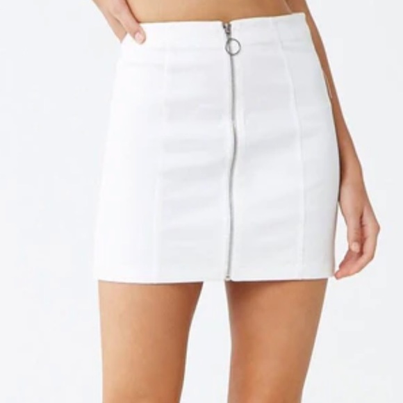 NWT F21 Contemporary Zip Front White Denim Skirt Small - Picture 1 of 8